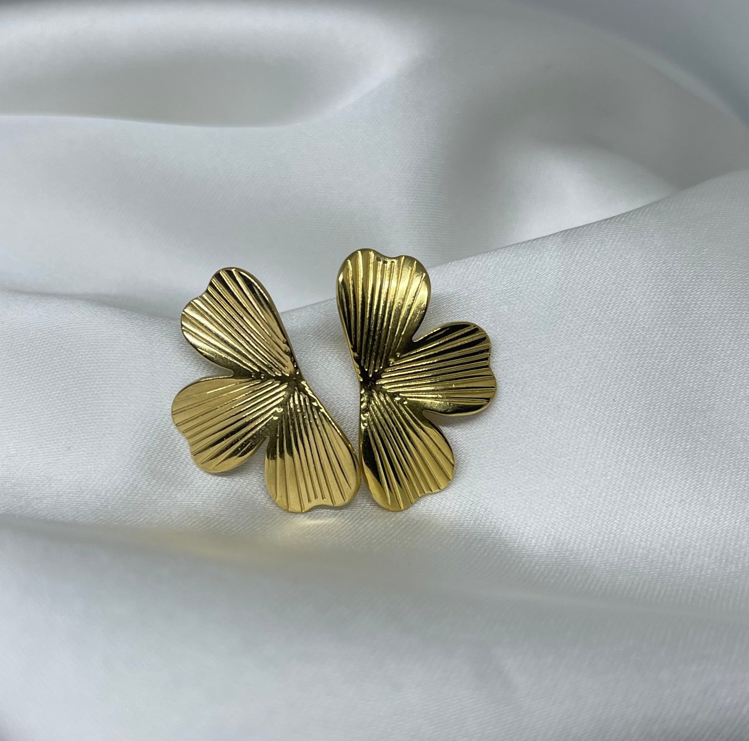 BOUCLES D’OREILLES